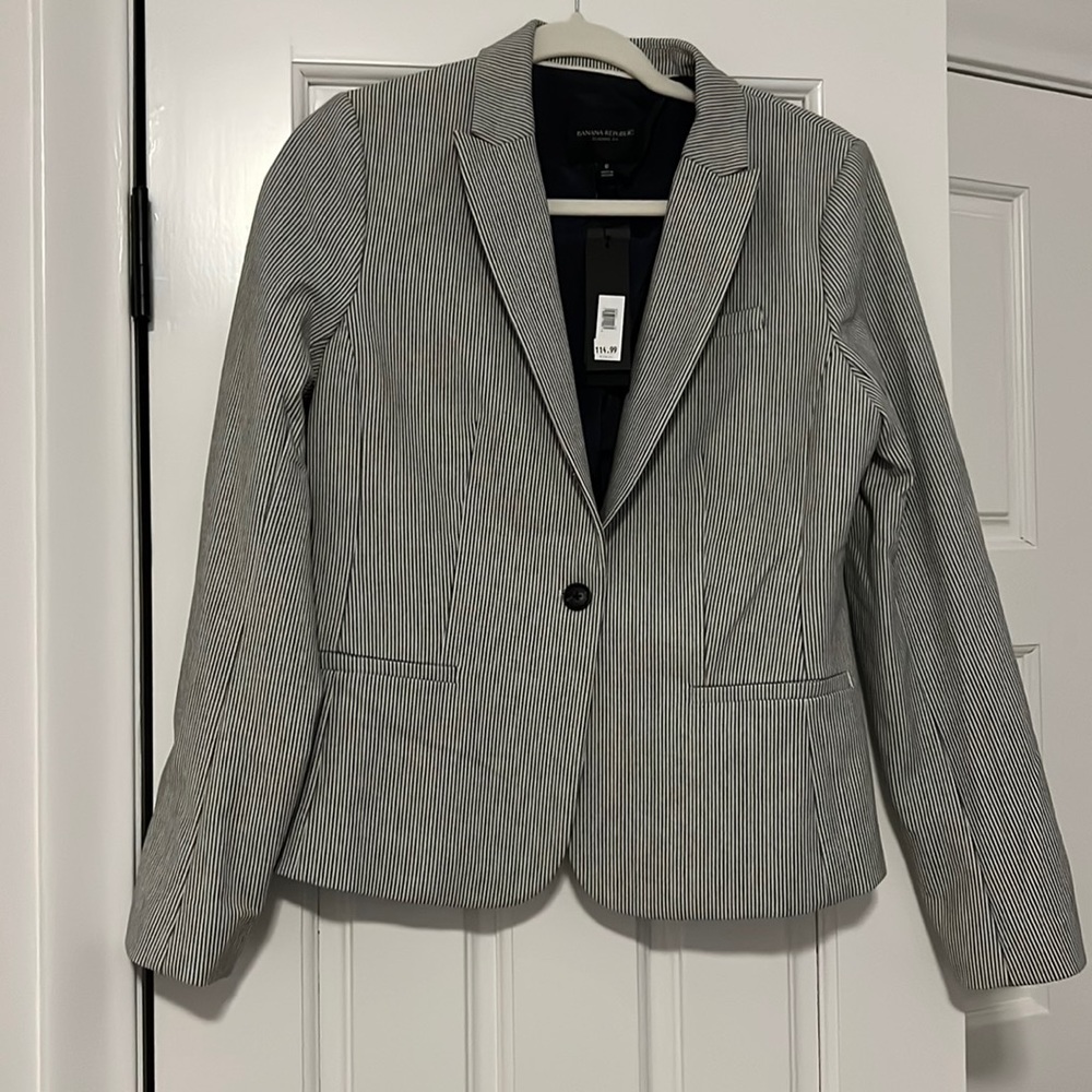 Banana Republic Stripped Blazer. Size 6. New with tags.